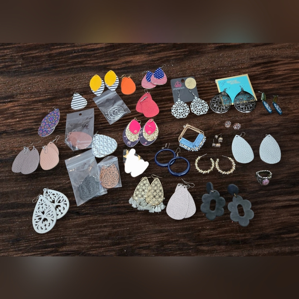 30pc Costume Fashion Earrings Jewelry Lot